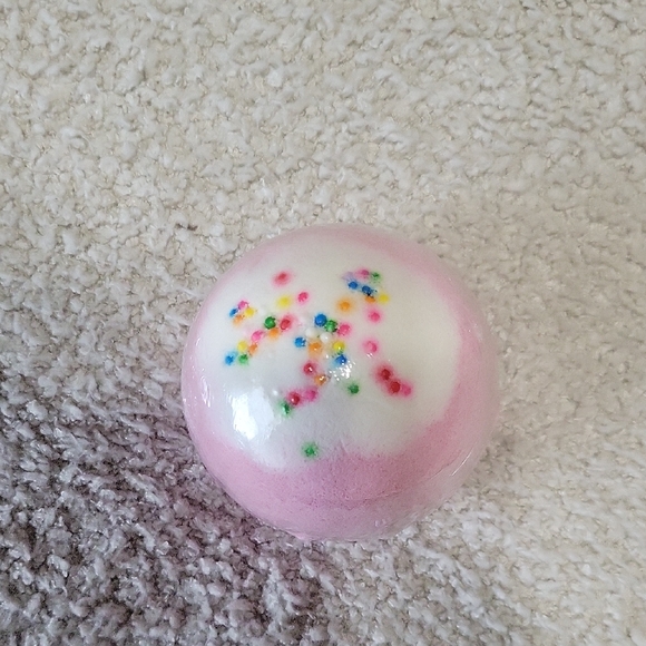 Ulta Beauty Pink and White Bath Bomb - Picture 1 of 2